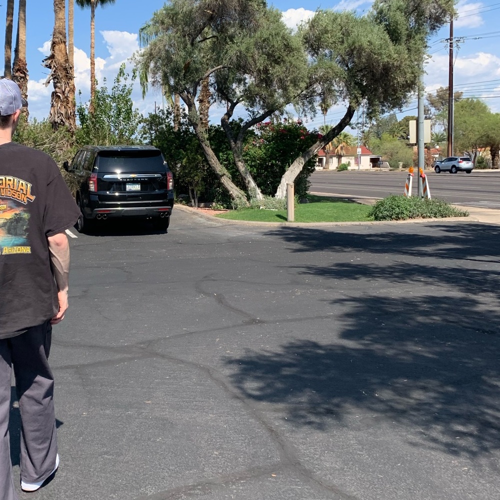 Meet your Posher, Sebastian